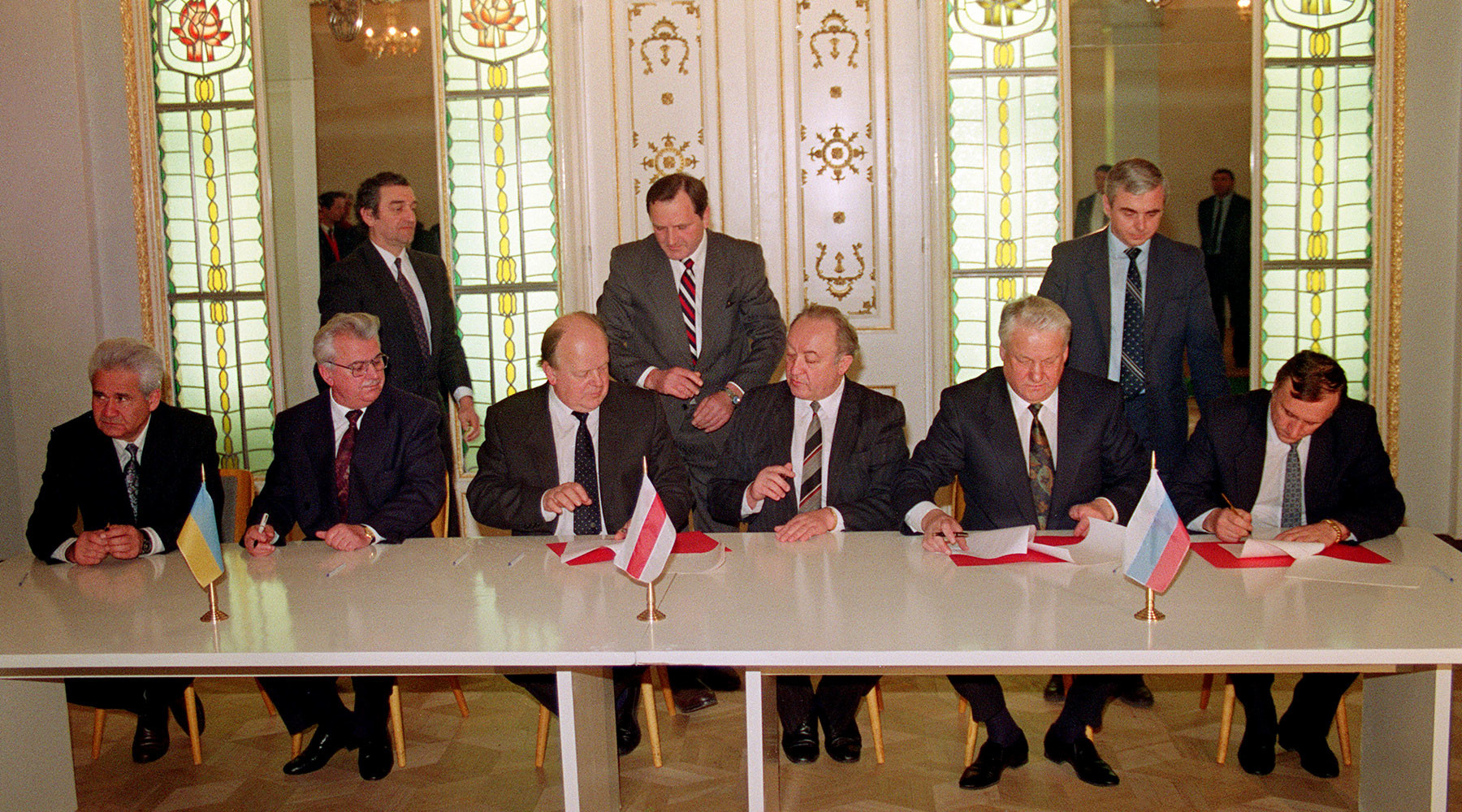Почему Ельцина не арестовали в Беловежской пуще?