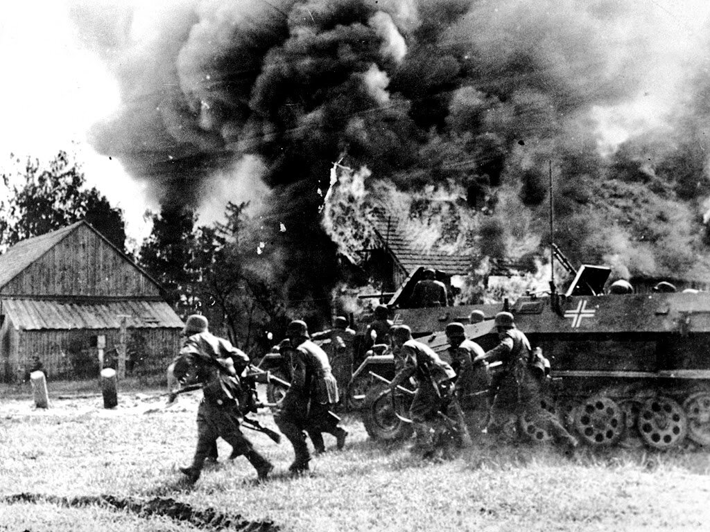 Какие были действия СССР в первые дни после нападения Германии?